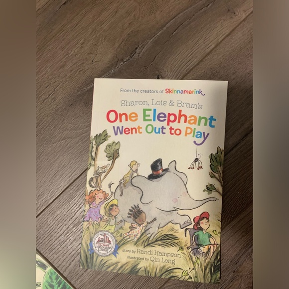 Children's Book Bundle - Picture 2 of 4